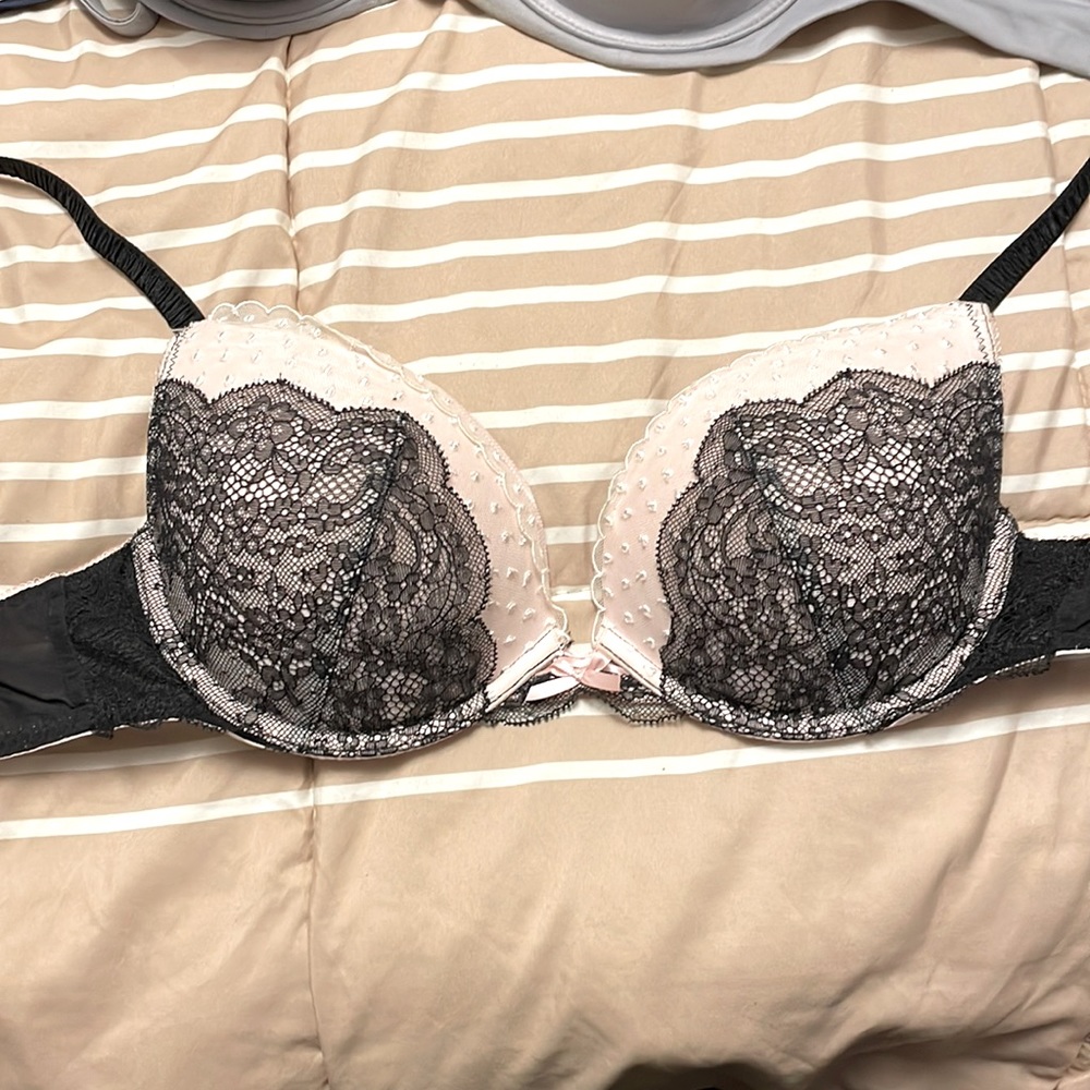 Victoria secret bras 32 DD bundle